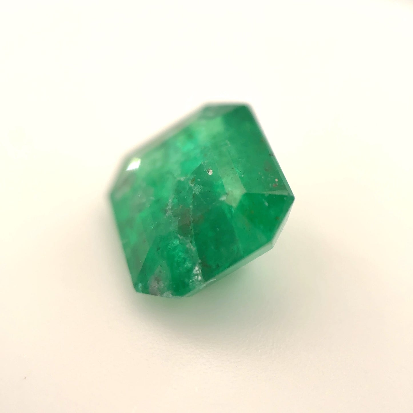 1648-BEM-69 | 1.9ct Emerald | 7.5x8.5mm | Unheated