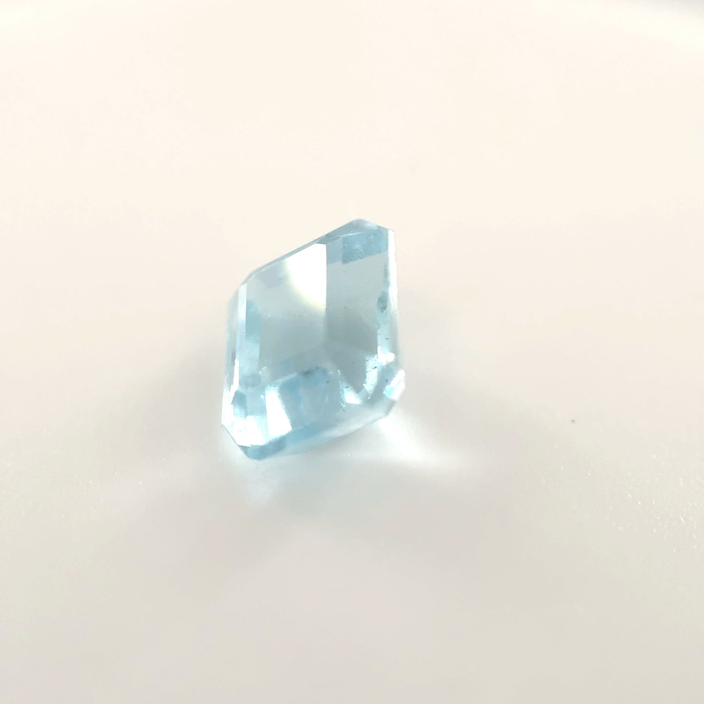 4189-BAQ-10 | 0.95ct Aquamarine | 4.9x6.1mm