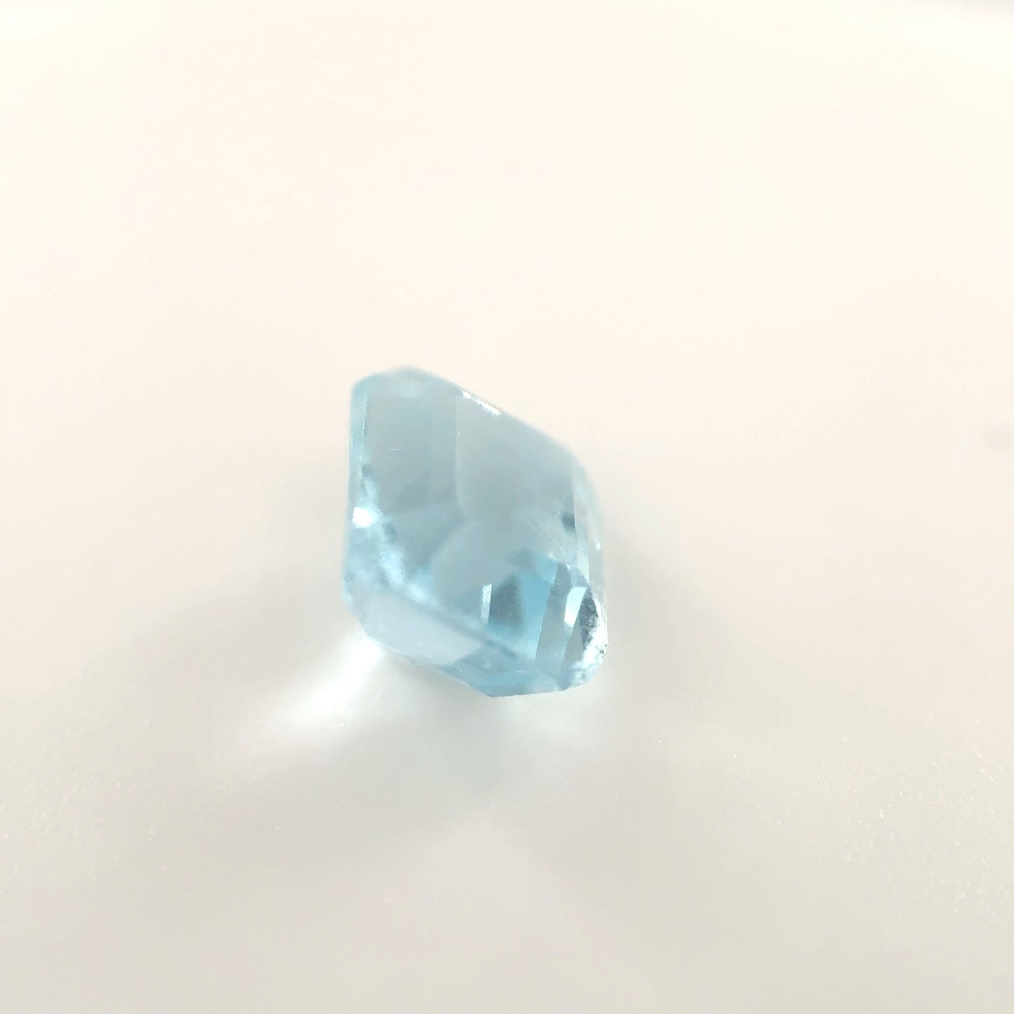 4189-BAQ-10 | 0.95ct Aquamarine | 4.9x6.1mm